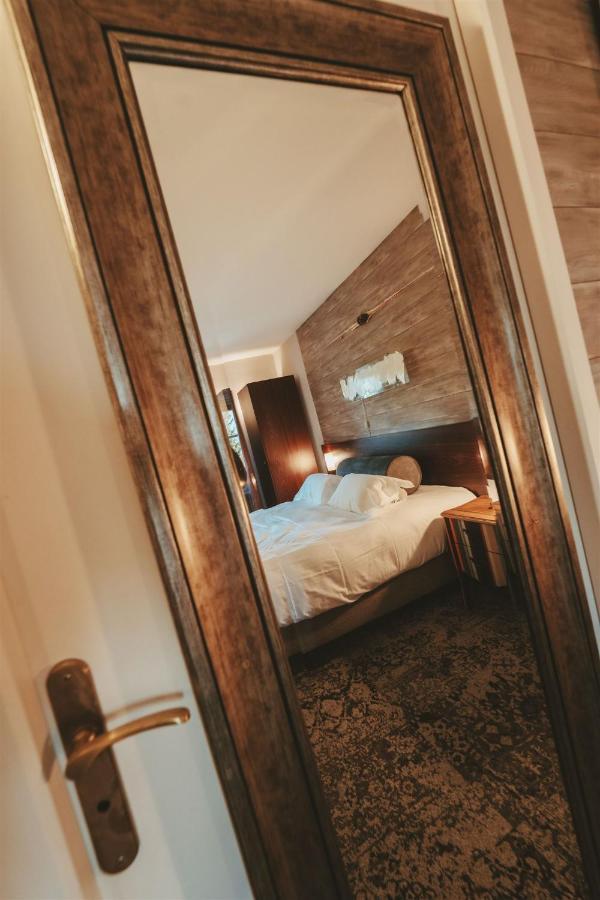 Logis Hotels Chateau De La Barge Chaintre Экстерьер фото