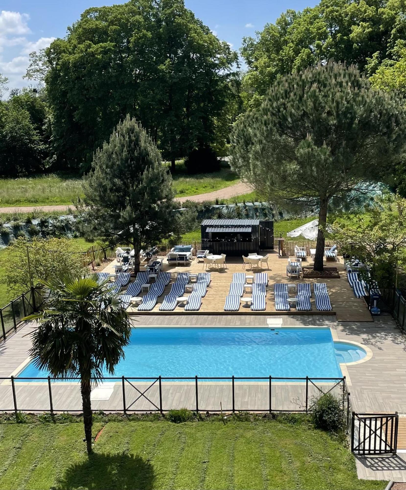 Logis Hotels Chateau De La Barge Chaintre Экстерьер фото